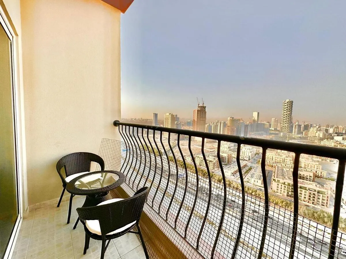 Chic 1Br With The City Views Dubaj Apartman